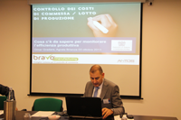 Omar Gradara apre il workshop dedicato al controllo dell'efficienza in produzione